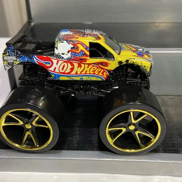6 Hot Wheels Monster Trucks - Picture 3 of 8